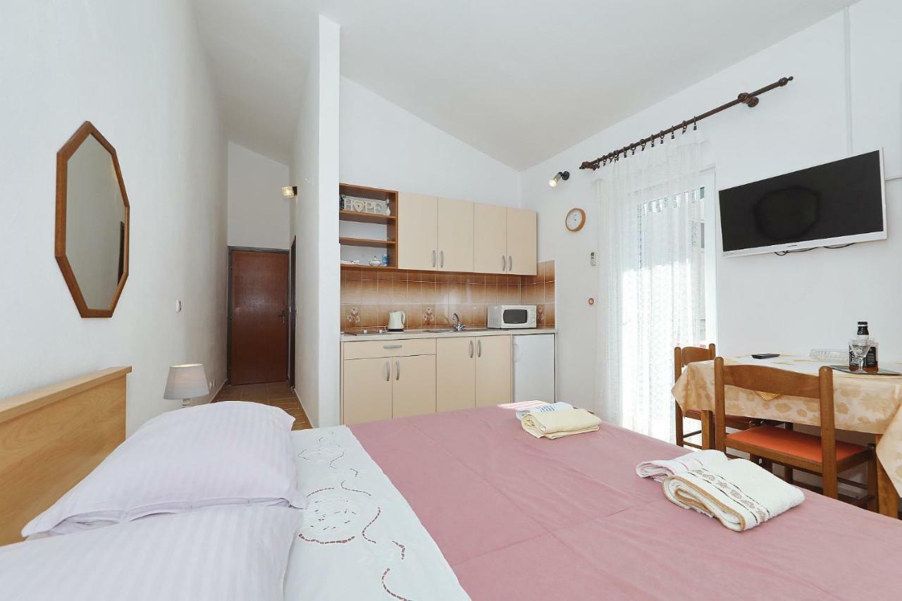 Apartments Vedrana Биоград-на-Мору Экстерьер фото