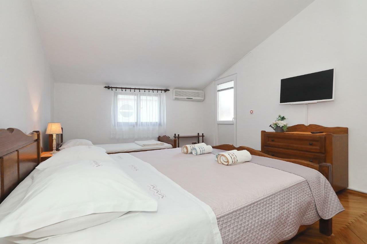 Apartments Vedrana Биоград-на-Мору Экстерьер фото